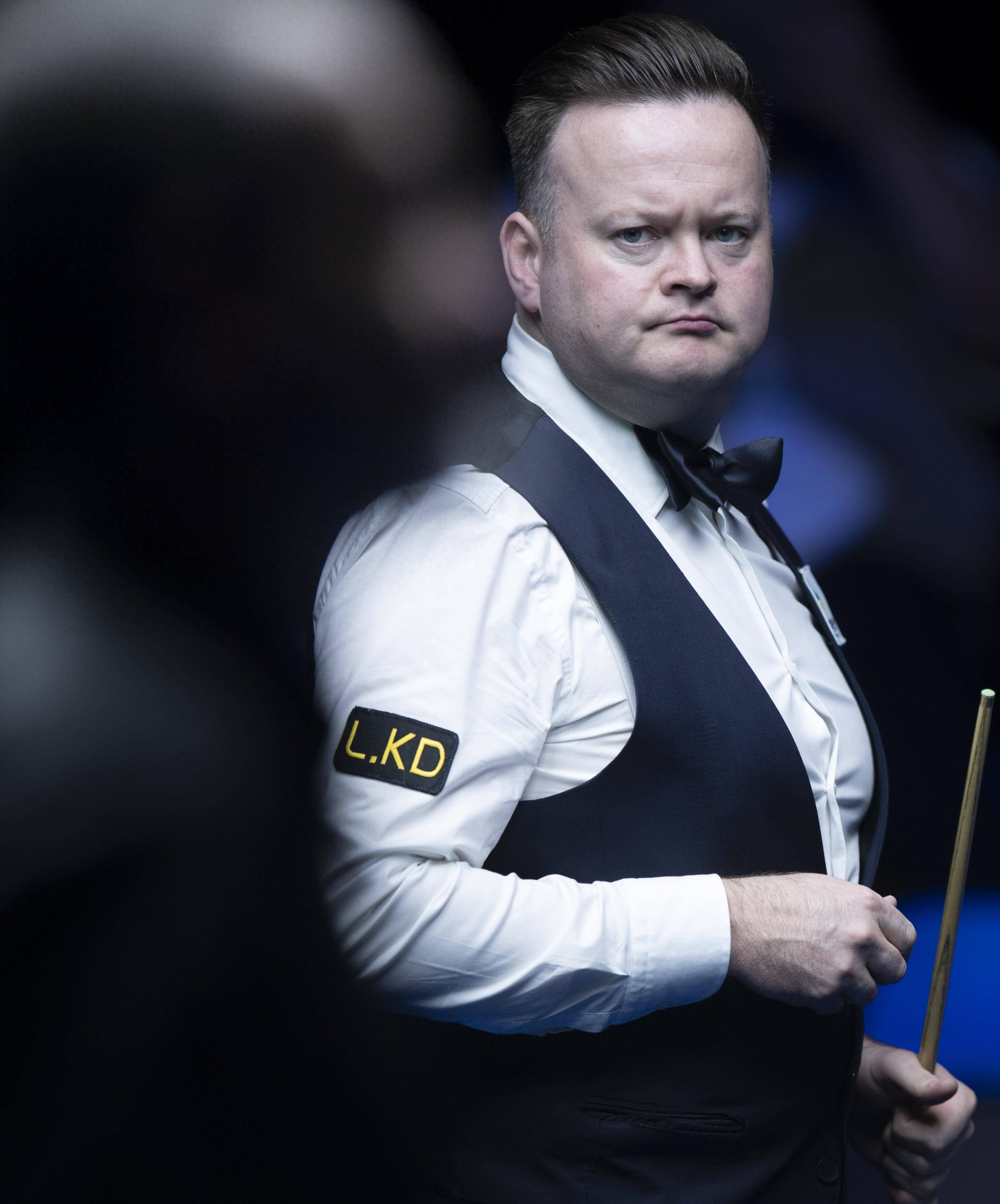 同时他出球 同时他出球